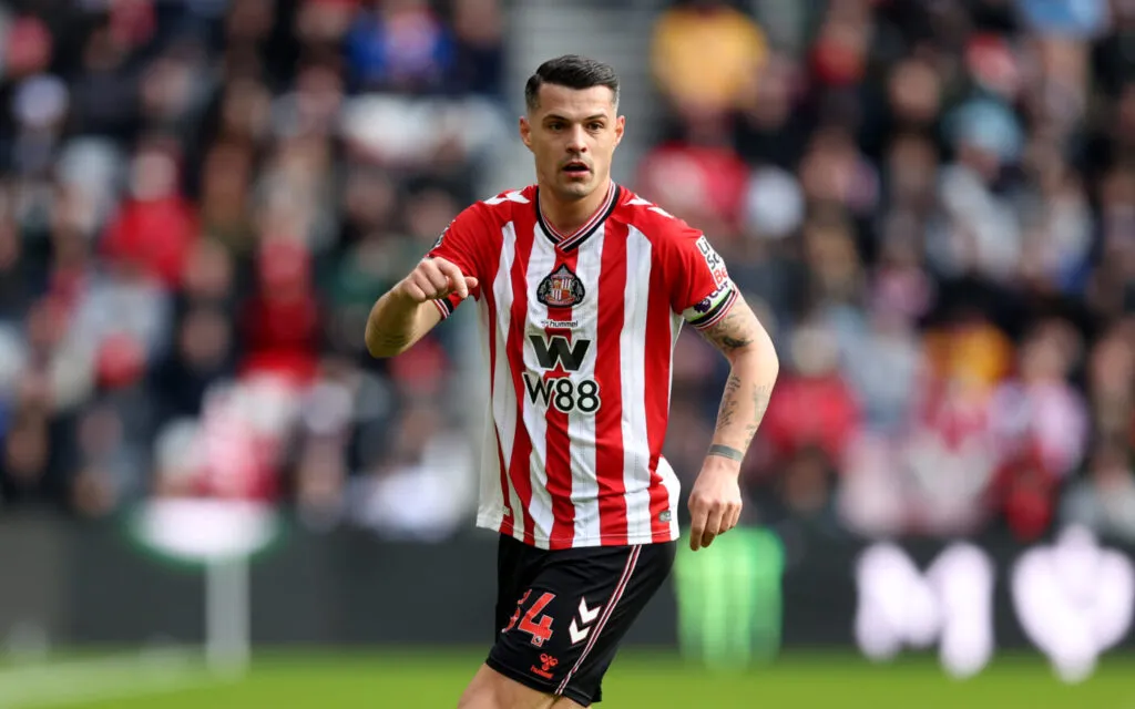 Xhaka Commits to Sunderland Despite Chelsea Interest